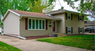 8713 Monroe Ave, Munster, IN 46321