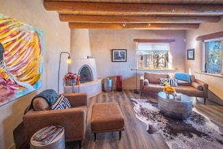 327 B Valverde St, Taos, NM 87571