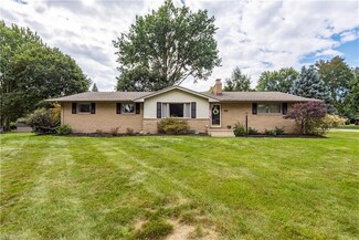1605 Wilbur Dr NE, North Canton, OH 44720