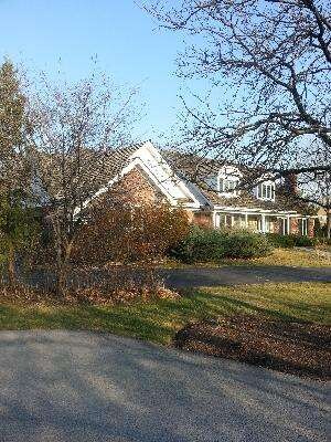 8 Lake Ridge Ct, Burr Ridge, IL 60527