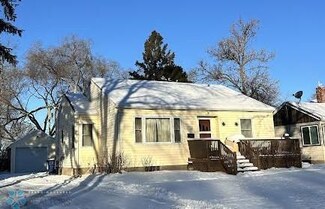 1025 12th St S, Moorhead, MN 56560