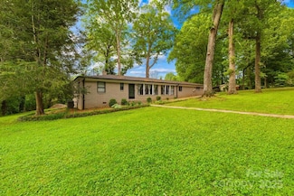 7022 Lakeside Dr, Charlotte, NC 28215