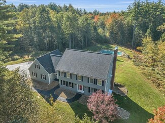 17 Deer Hollow Dr, Amherst, NH 03031