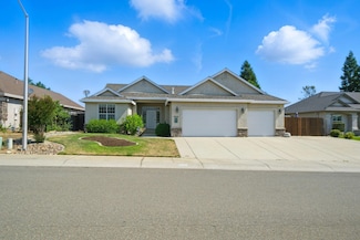 3372 Old Lantern Dr, Redding, CA 96003