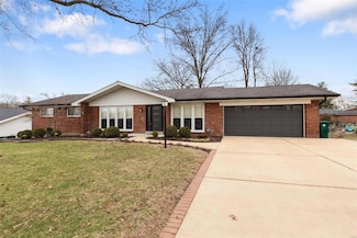 430 Medina Dr, Saint Louis, MO 63122