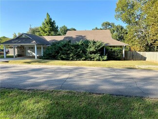 144 K St, Barling, AR 72923