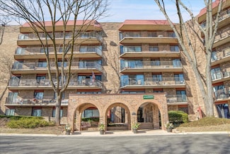 35 S Baybrook Dr Unit 513, Palatine, IL 60074