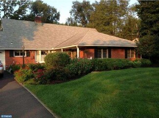 74 Forsythia Dr E, Levittown, PA 19056