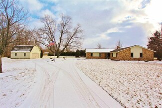 8014 Woodwind Dr, Hoagland, IN 46745