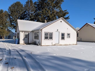 311 2nd St, Rosholt, WI 54473