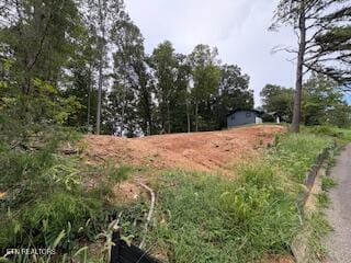 101 Hendrix Dr, Oak Ridge, TN 37830