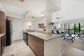 11863 Wimbledon Cir Unit 525, Wellington, FL 33414