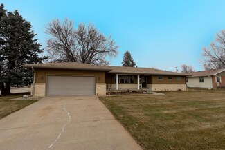 1944 W 11th St, Hastings, NE 68901