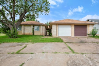 2703 Sunny Ln, Taylor, TX 76574