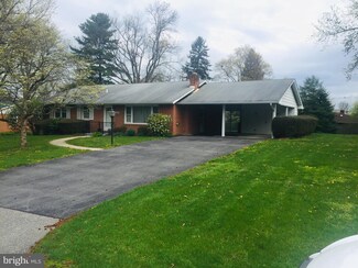 17824 Pin Oak Rd, Hagerstown, MD 21740