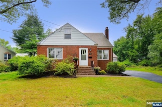 59 E Linden Ave, Dumont, NJ 07628