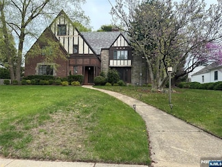 380 Maple Hill Dr, Hackensack, NJ 07601