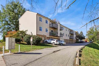 403 Westwinds Dr, Iowa City, IA 52246