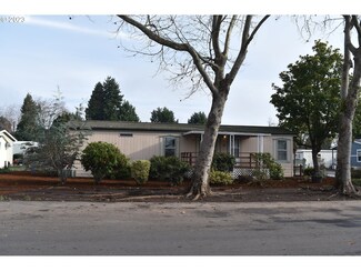 1400 Candlelight Dr Unit 180, Eugene, OR 97402