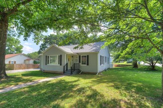 1426 Clinton St, Carthage, MO 64836