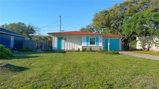 715 E King St, Rockport, TX 78382