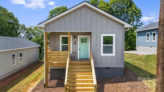 4 Chestnut Ridge Ave, Woodfin, NC 28804