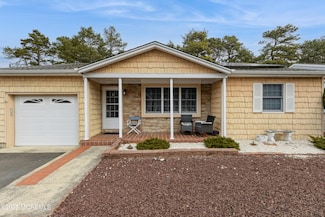 24 Edgewater Dr, Toms River, NJ 08757