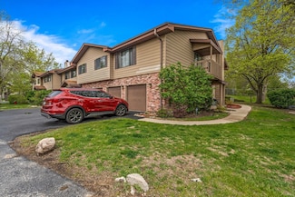 8044 W Manor Cir Unit B, Milwaukee, WI 53223