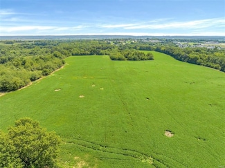 220 Kitson Rd, Winfield, MO 63389