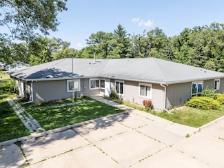 88 Eldene Ct, Evansdale, IA 50707