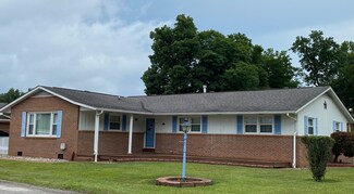 2800 Pinehurst Ln, Huntington, WV 25704