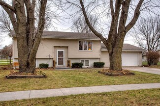 515 NE Oak Ave, Earlham, IA 50072