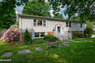 20 Woodlawn Dr, Williamstown, MA 01267