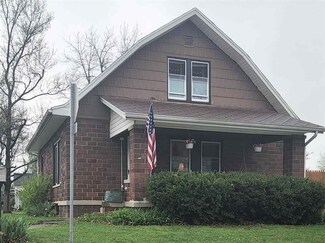 301 W School St, Centerville, IN 47330