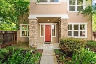 313 Toyon Ln, Vacaville, CA 95687