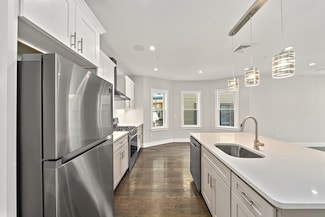 9 Lithgow St Unit 1, Dorchester Center, MA 02124