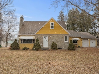 230 Mcleod Ave W, Winsted, MN 55395