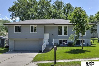 1407 Greenwood Ave, Papillion, NE 68133