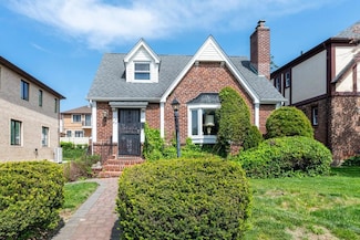 7343 179th St, Fresh Meadows, NY 11366