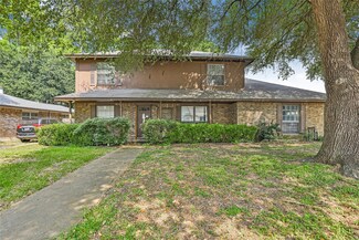 117 Elmwood St, Huntsville, TX 77320