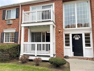 2405 Torquay Ave, Royal Oak, MI 48073