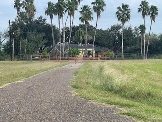 561 W Estero Dr, Progreso Lakes, TX 78596