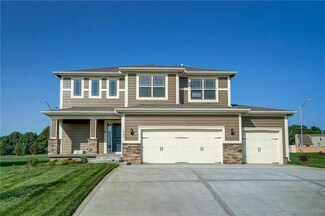 1701 Ravenwood Dr, Lee's Summit, MO 64086