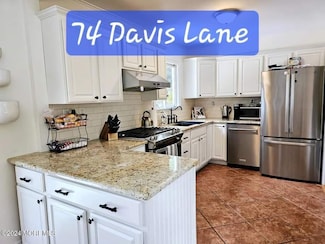 74 Davis Ln, Red Bank, NJ 07701