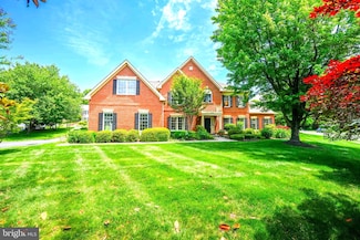 12704 Autumn Crest Dr, Herndon, VA 20171