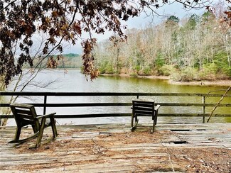 3120 N Waterside Dr, Lanexa, VA 23089