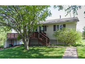 624 Crestview Dr, Mechanicsville, IA 52306