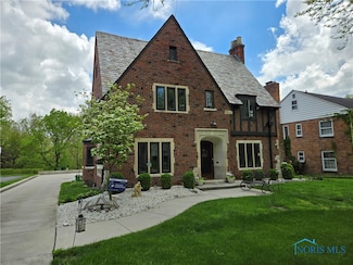3735 Sulphur Spring Rd, Ottawa Hills, OH 43606