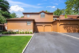 26 Hunt Ct, Jericho, NY 11753