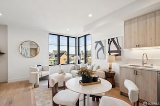 986 S Van Ness Ave Unit 401, San Francisco, CA 94110